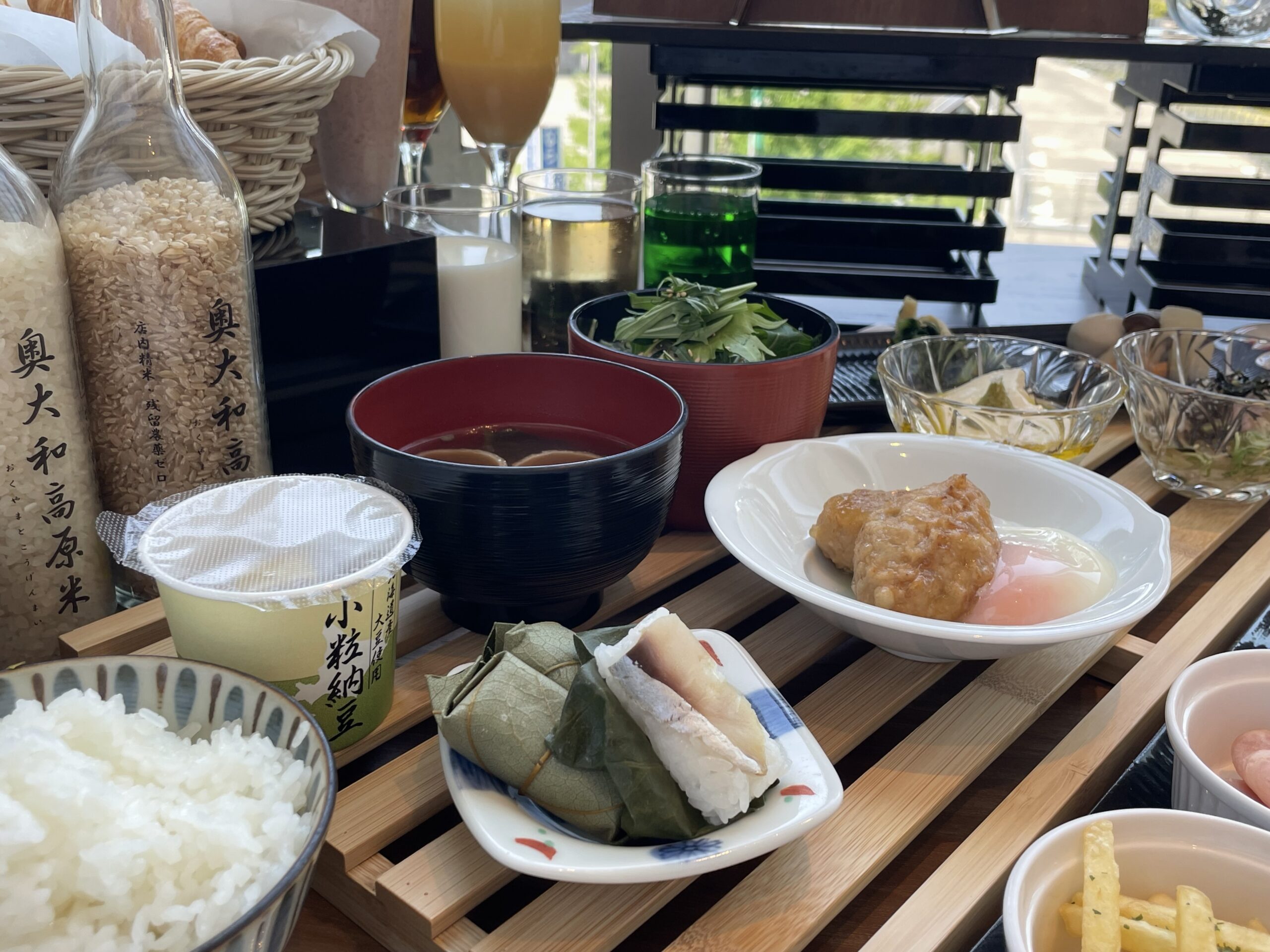 ホテル朝食の和食メニューと朝食提供イメージ